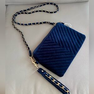 Justin & Taylor Velvet Chevron Crossbody/Clutch HandBag.
Color: Navy Blue